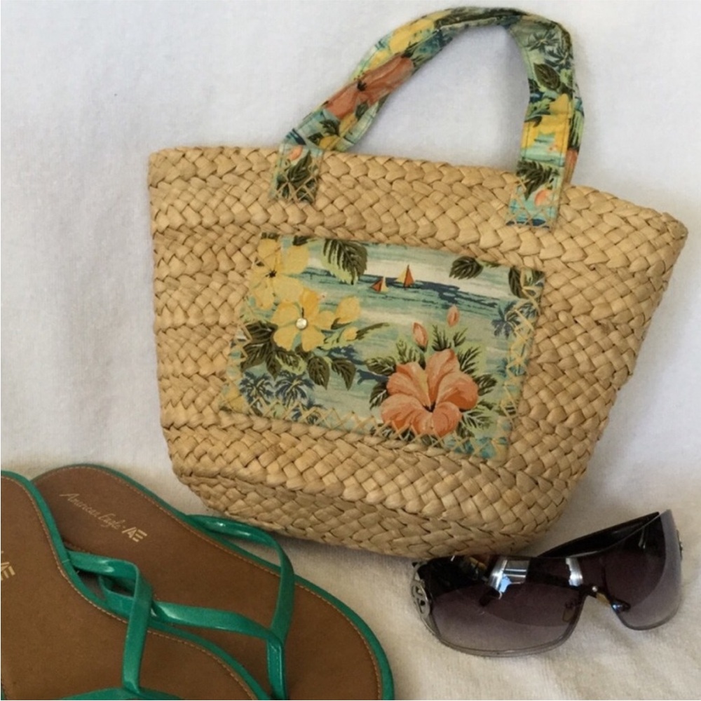 Straw Tote Bag with Island Scene